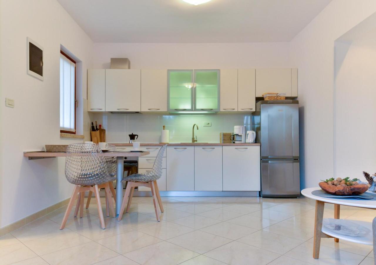 Apartments Leona Умаг Экстерьер фото